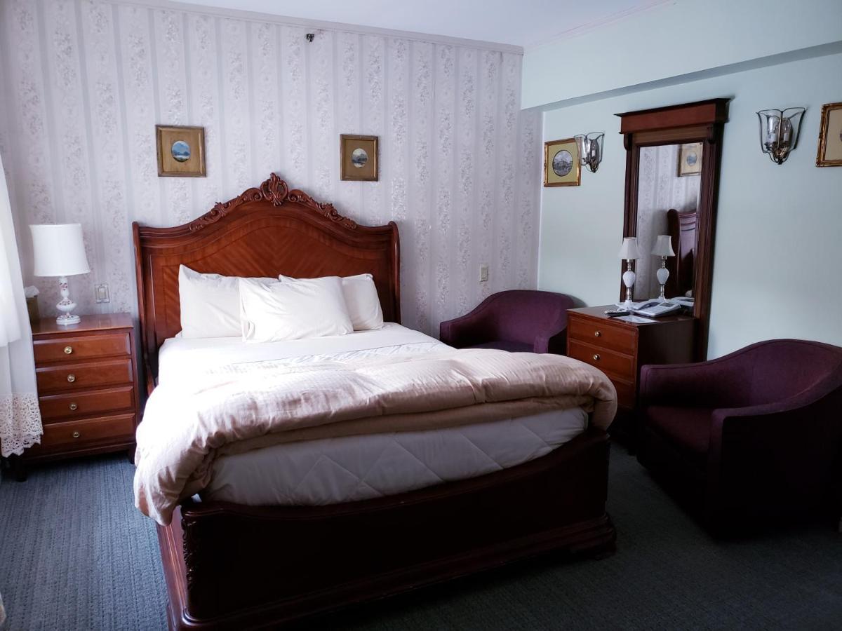 Lowell 3*