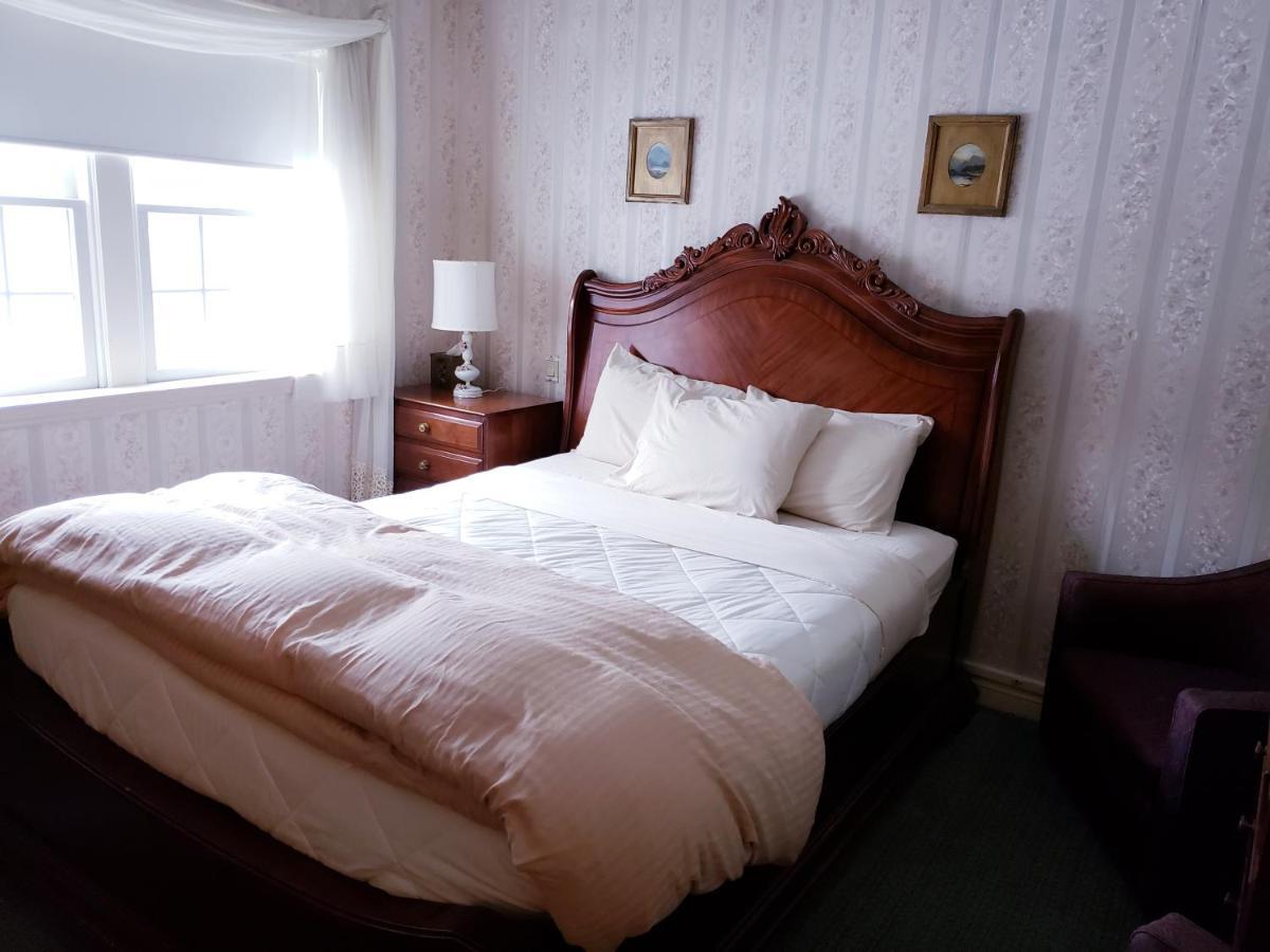 Lowell Hotel