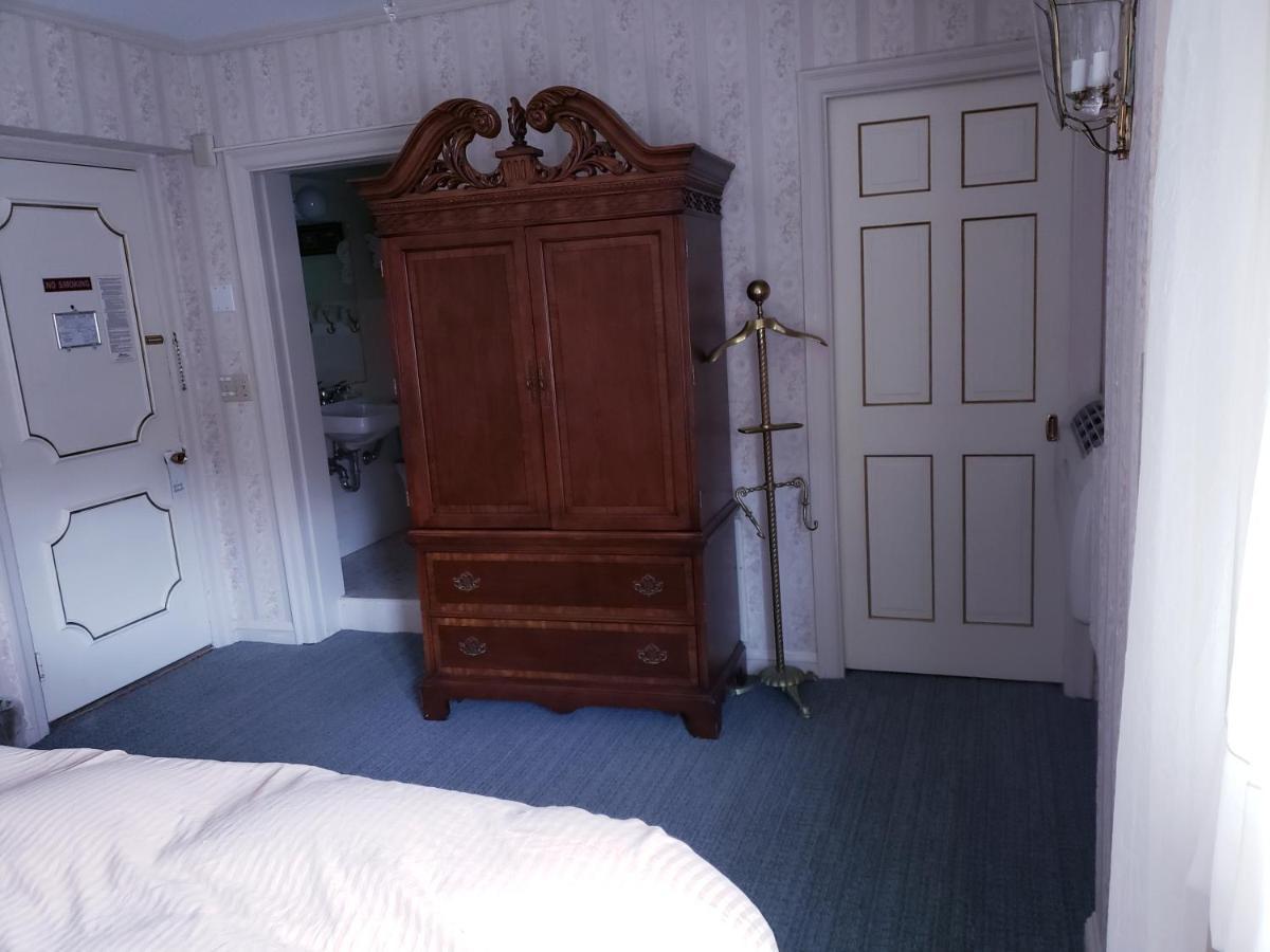 Lowell Hotel