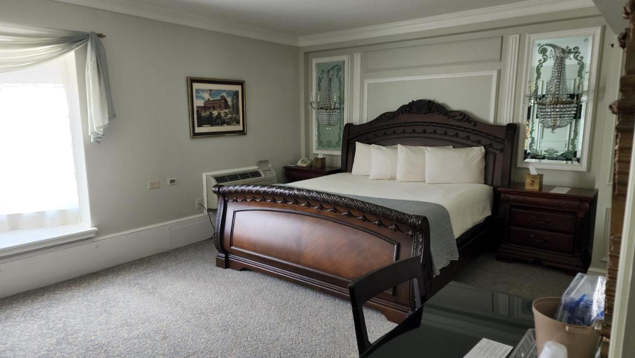 Lowell Hotel